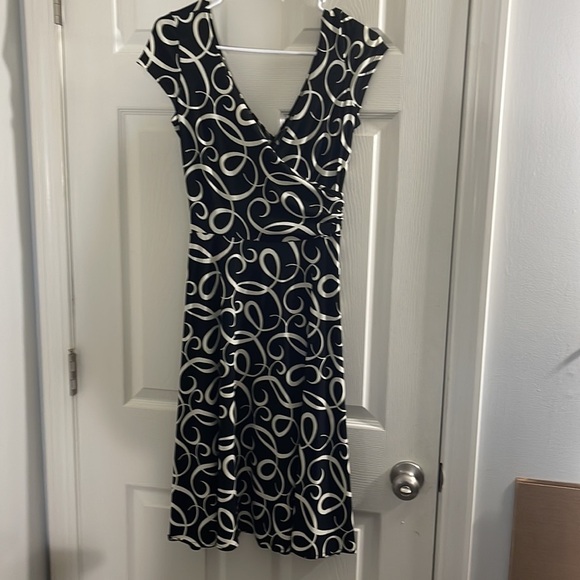 London Times women's black and white swirled dress, size 4 - Picture 8 of 10